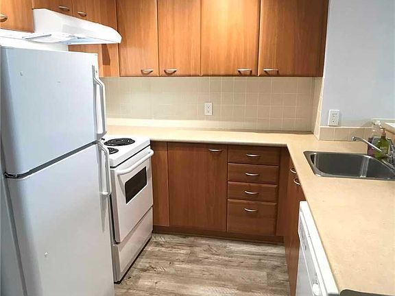 5th image of 36 Lee Centre Dr #1101