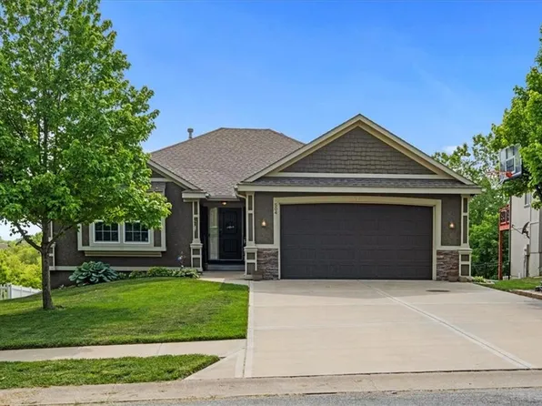 504 S 137th St, Bonner Springs, KS 66012