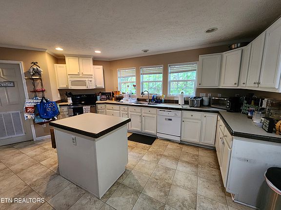 5th image of 533 Ronald Dr