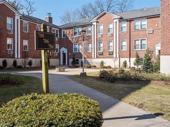 3rd image of 706 Palmer Ct APT 1B