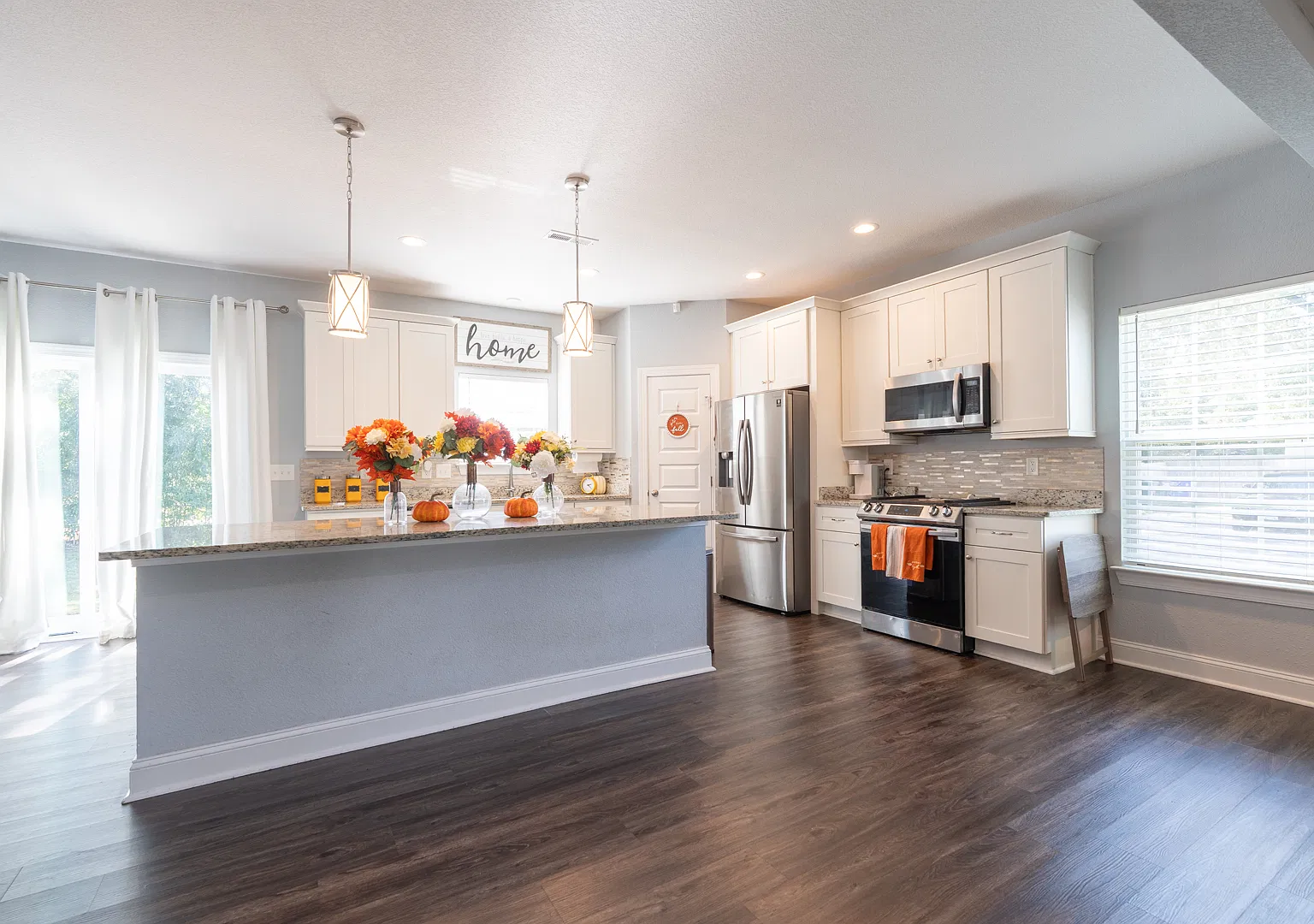 4 bed, 2277 sqft, $2,700 — Photo 4