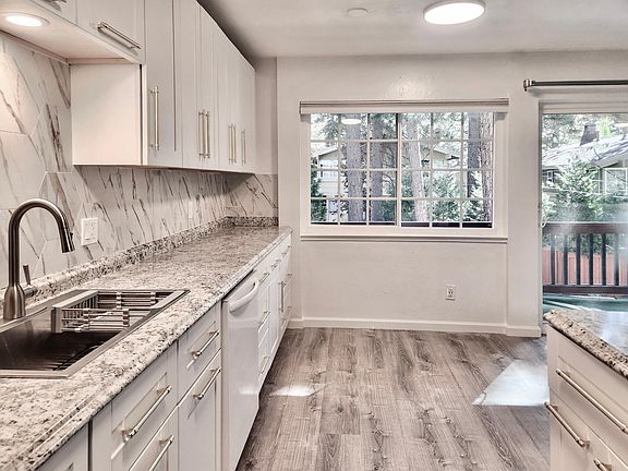 4th image of 866 Southwood Blvd #4