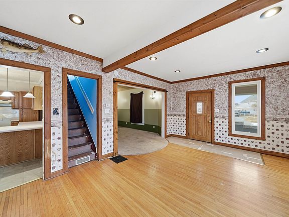 4th image of 412 W Maple St