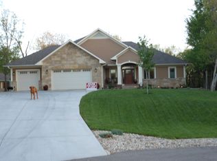 4025 Walnut Creek Dr, Wamego, KS 66547