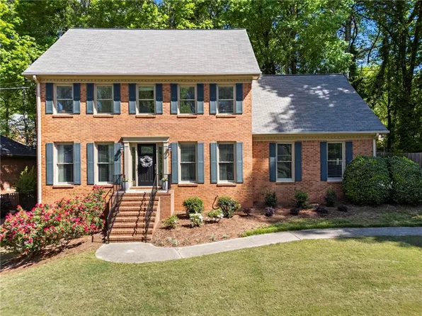 2801 Livsey Dr, Tucker, GA 30084