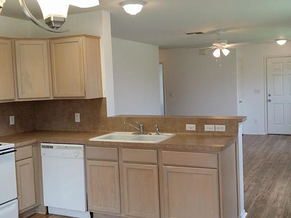 3rd image of 7905 Saskatoon Dr