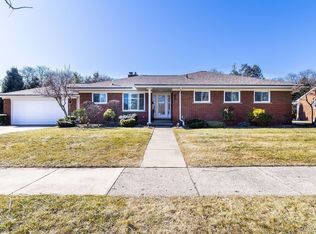 65 N Edgewood Dr, Grosse Pointe Shores, MI 48236