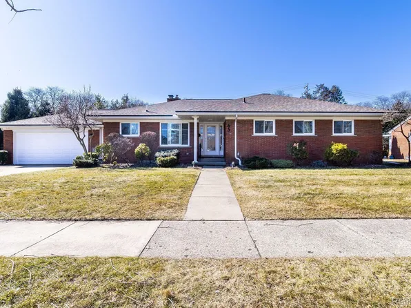 65 N Edgewood Dr, Grosse Pointe Shores, MI 48236