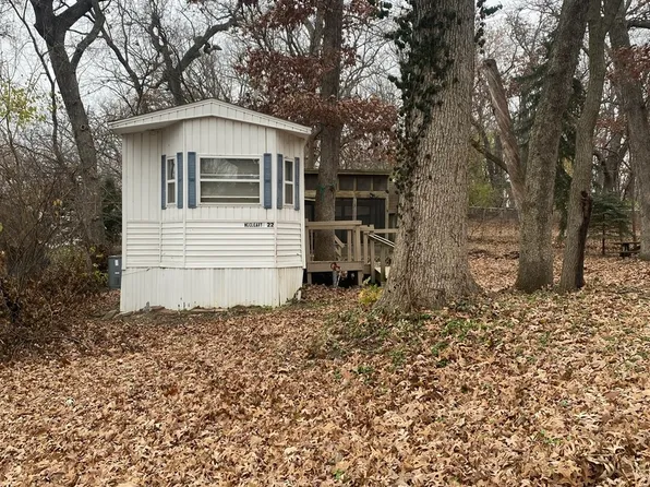 22 Captains Cv, Lakemoor, IL 60051