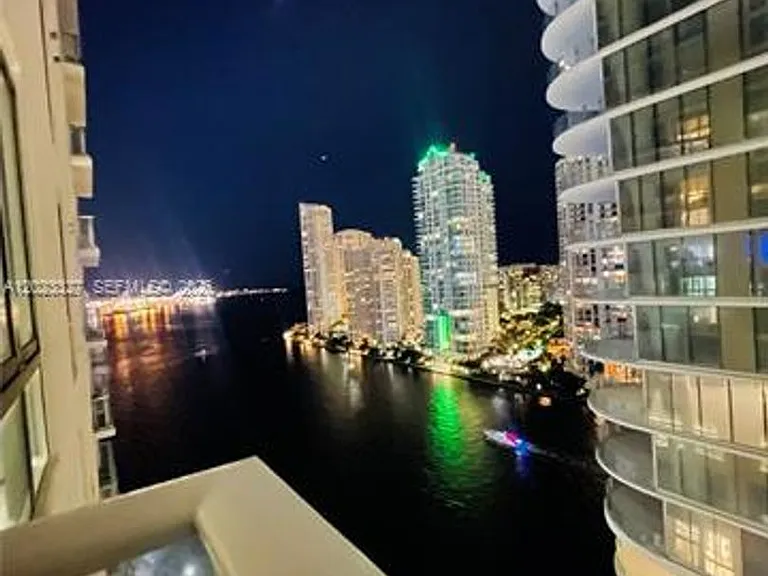 300 S Biscayne Blvd #T-1404 — Photo 3