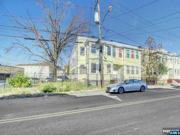 8387 Wolcott Ter, Newark, NJ 07112