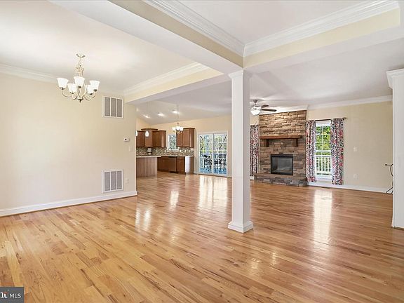 5th image of 107 Harold Ct