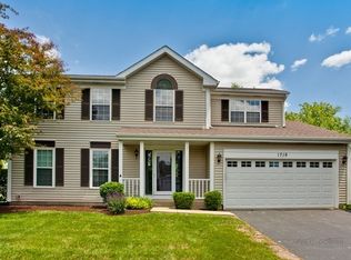 1719 Deerhaven Dr, Crystal Lake, IL 60014