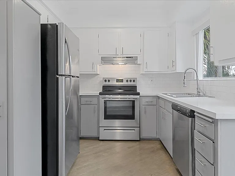 11661 Erwin St #8 — Photo 2