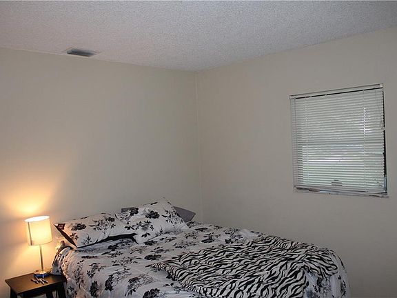 5th image of 6431 SE Clairmont Pl