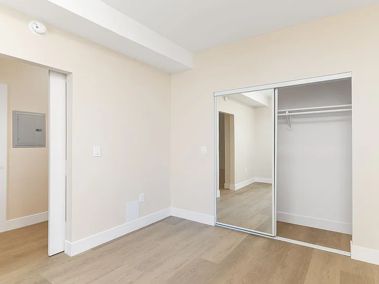 1835 Vallejo — Photo 36