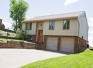 152 Willowood Dr, Pittsburgh, PA