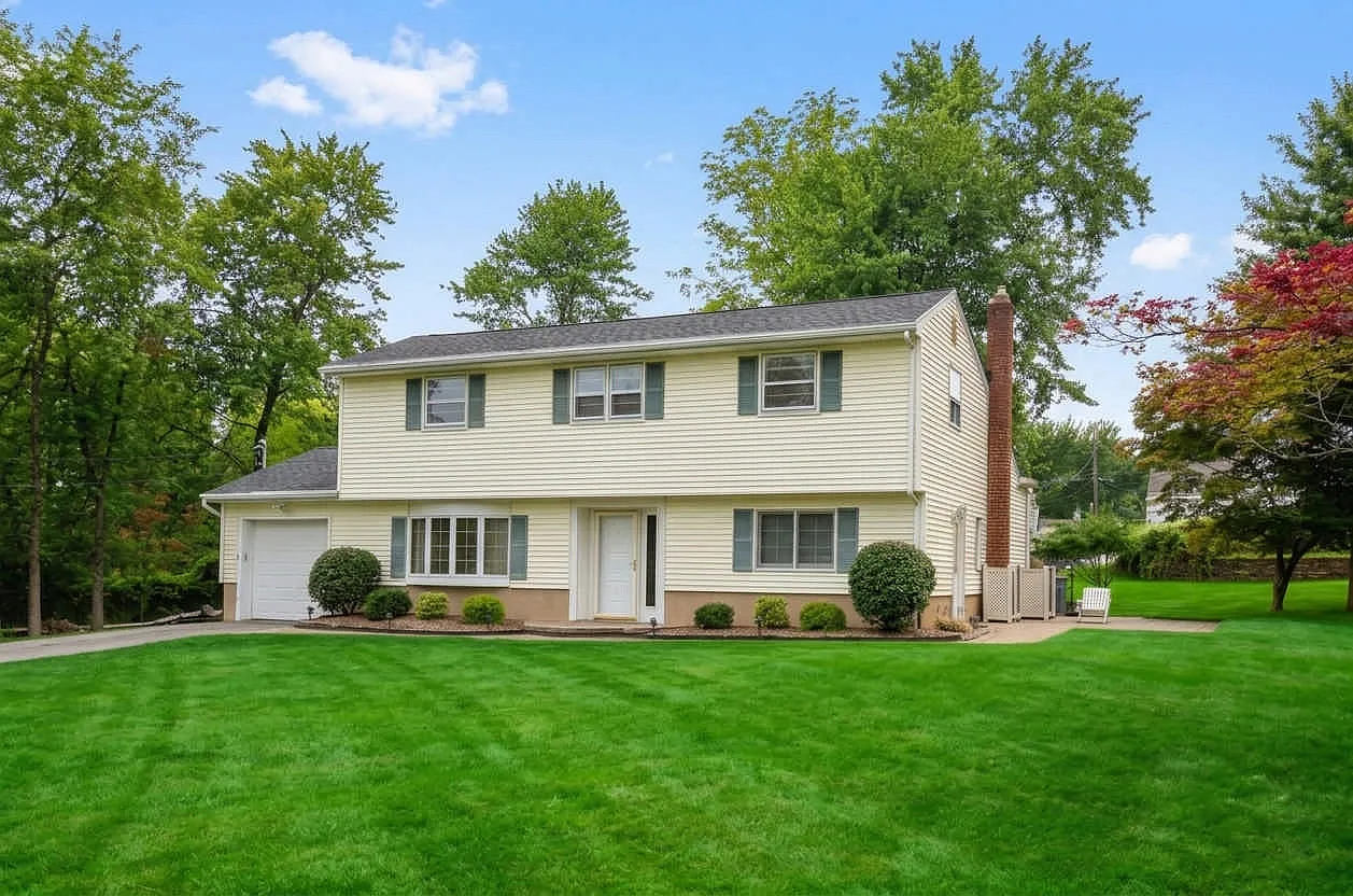 4 bed, 1.5 bath, $3,950 — Photo 1