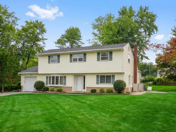 9 Korda Pl, Cedar Knolls, NJ 07927