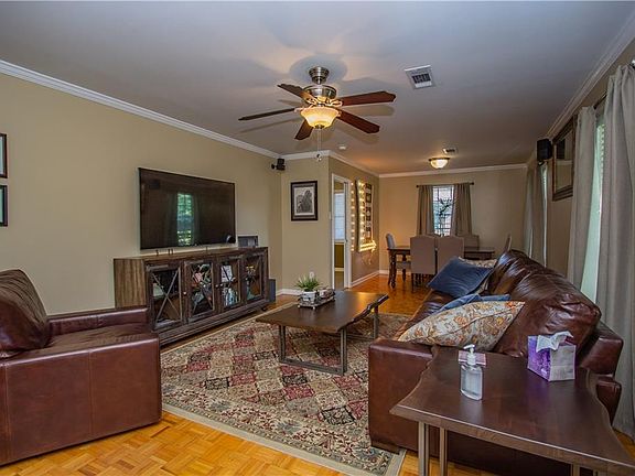 5th image of 612 Sweetbriar Dr