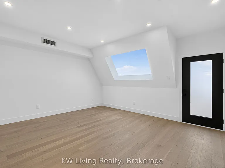 96 Belgravia Ave — Photo 6