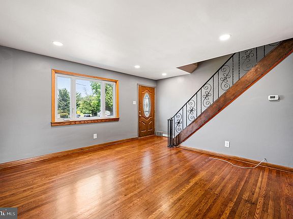 4th image of 7504 Elmwood Ave