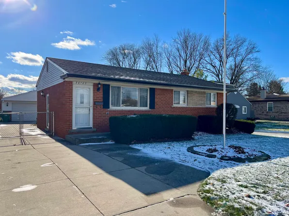 30105 Maplewood St, Garden City, MI 48135