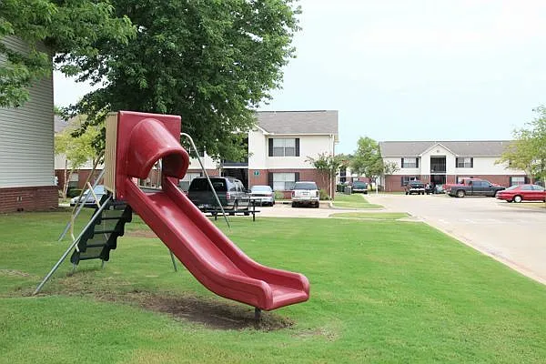 Parkridge Apartments — Photo 13