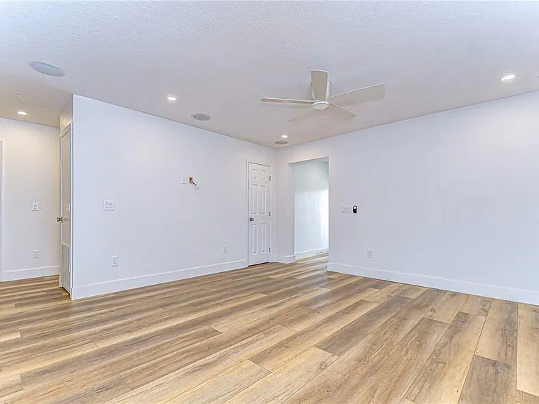 1205 W Hollywood St — Photo 17