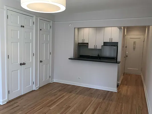 Rented by Metropolis Real Estate of Manhattan | media 35