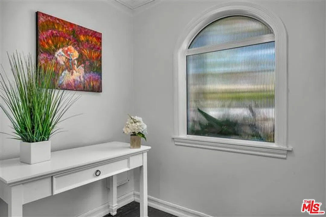 4 bed, 3.0 bath, 2328 sqft, $10,700 — Photo 4