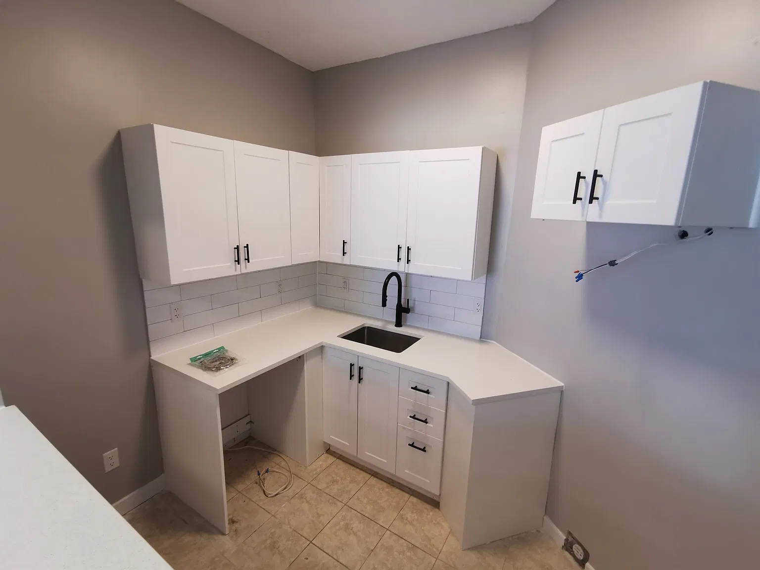 883 Somerset Street West — Photo 4