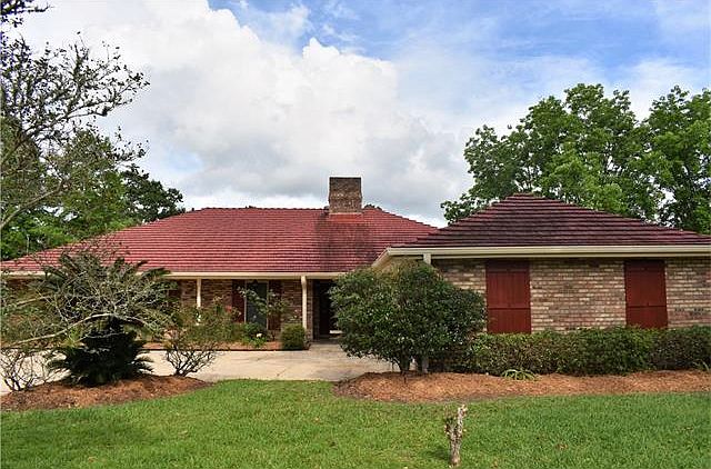 1st image of 62 Country Club Dr