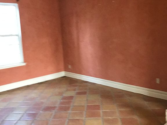 2nd image of 1427 Oakwood Hollow Ln