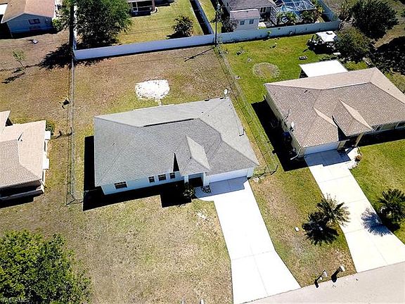 3rd image of 225 NE 10th Ave