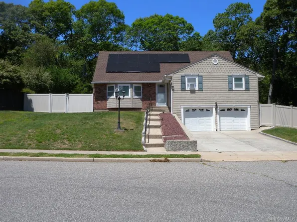 43 Washington Heights Street, Selden, NY 11784