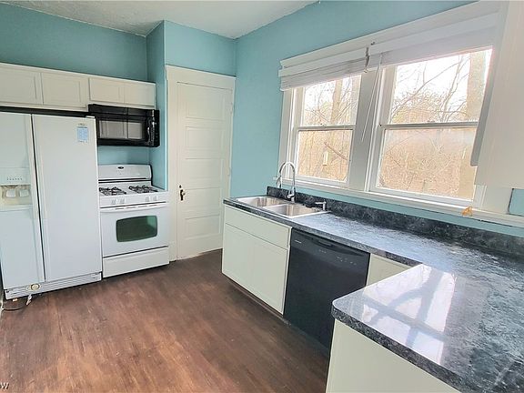4th image of 122 Kaiser Ct