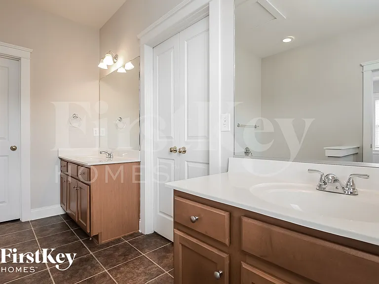 228 Silverwood Ln — Photo 10