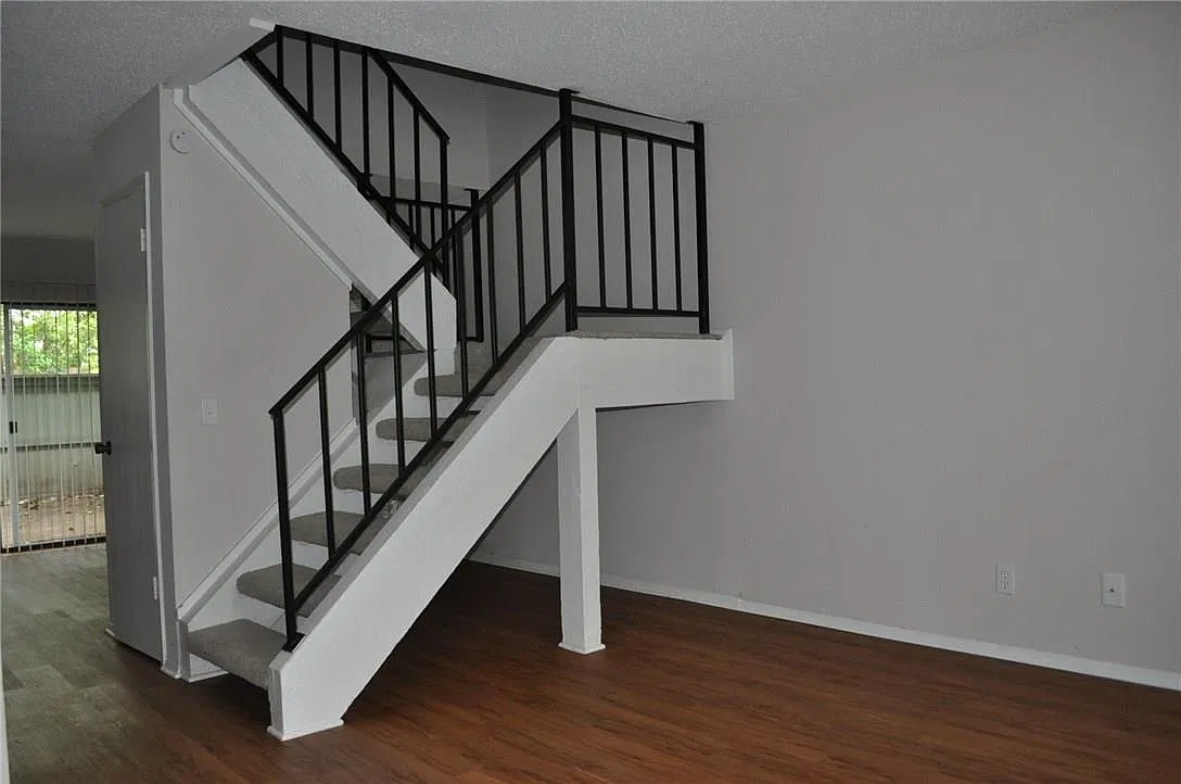 3 bed, 1.5 bath, 1234 sqft, $1,995 — Photo 2