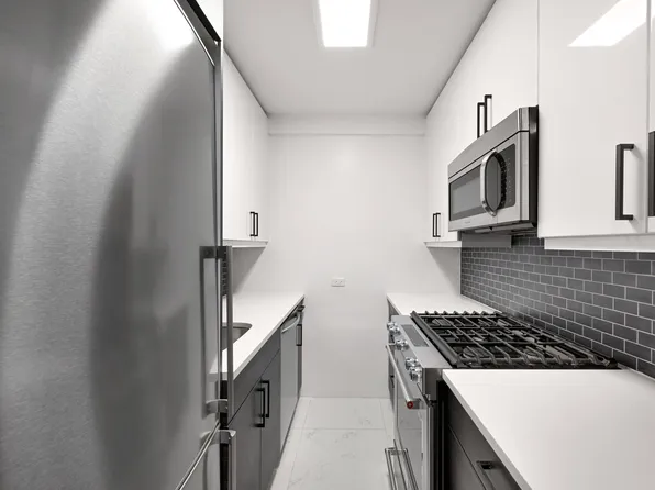 315 West 57th Street image 4 of 26