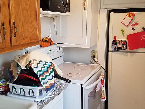 3rd image of 1104 W 22nd St #B