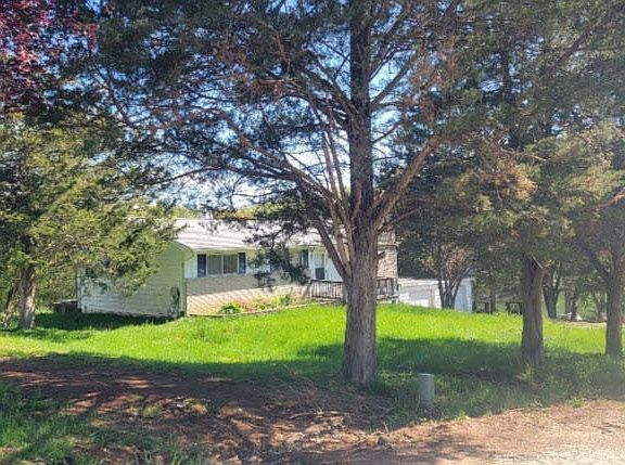 3rd image of 5943 Terrace Dr