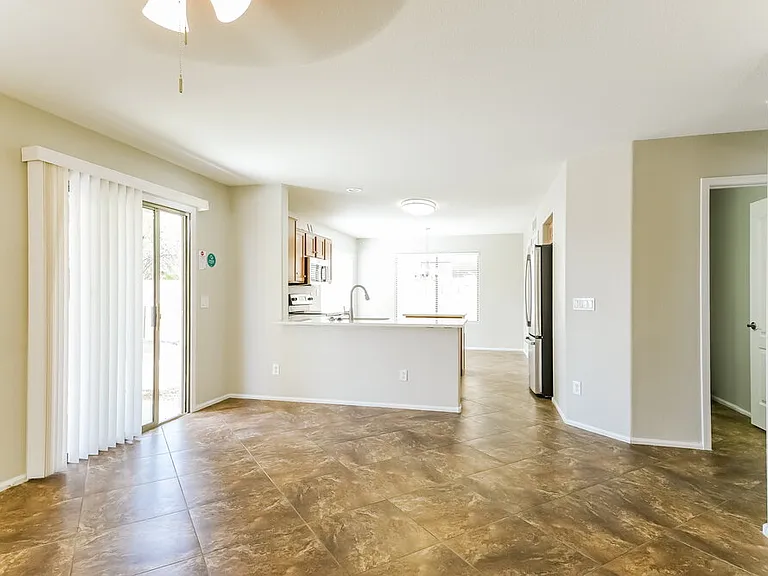 2437 W Running Deer Trl — Photo 4