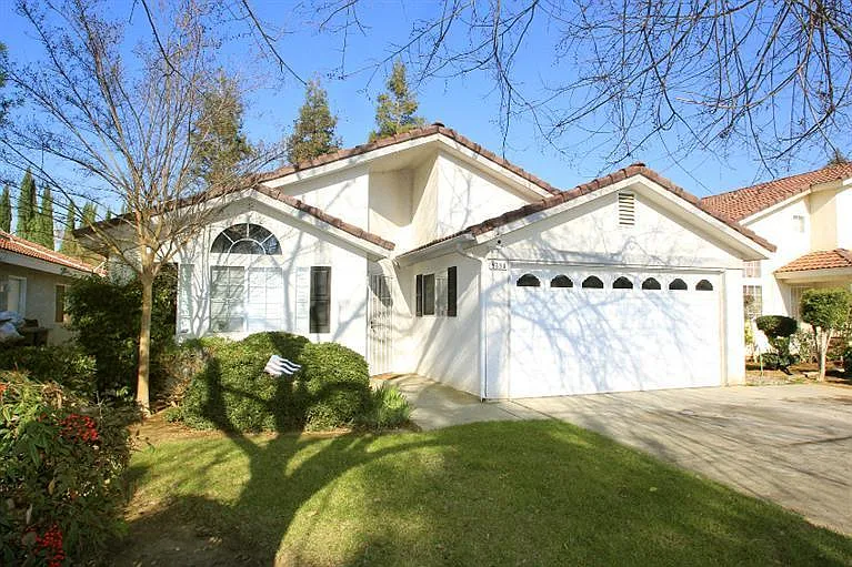 5698 W Ellery Ave — Photo 1