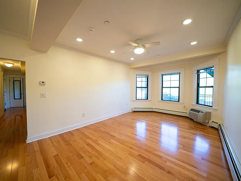 123 Ward St #5 — Photo 1