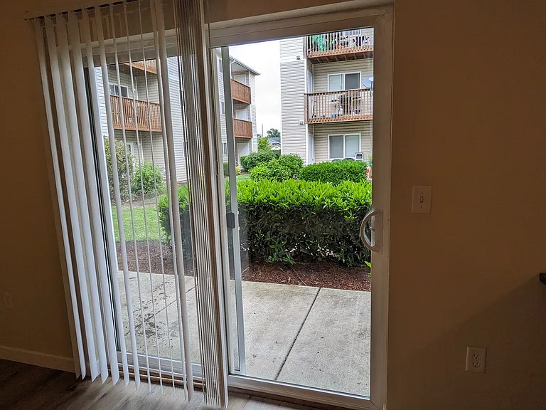 Wellesley Park Apartments — Photo 10