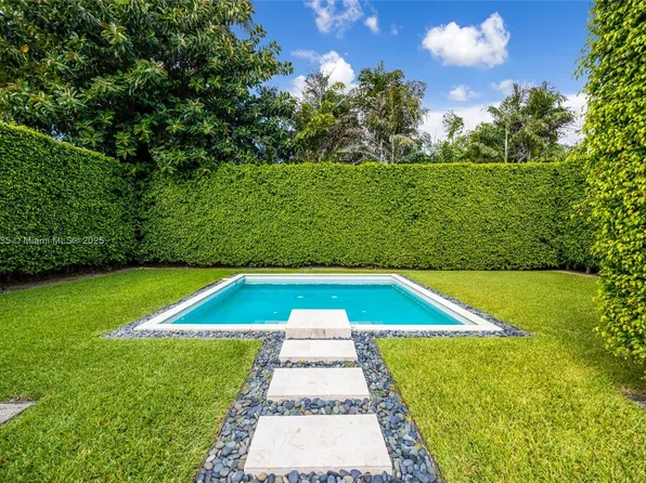 5460 Alton Rd, Miami Beach, FL 33140
