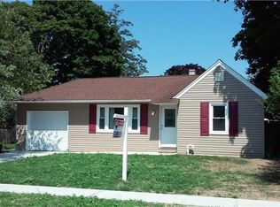11 Burton Pl, Lindenhurst, NY 11757
