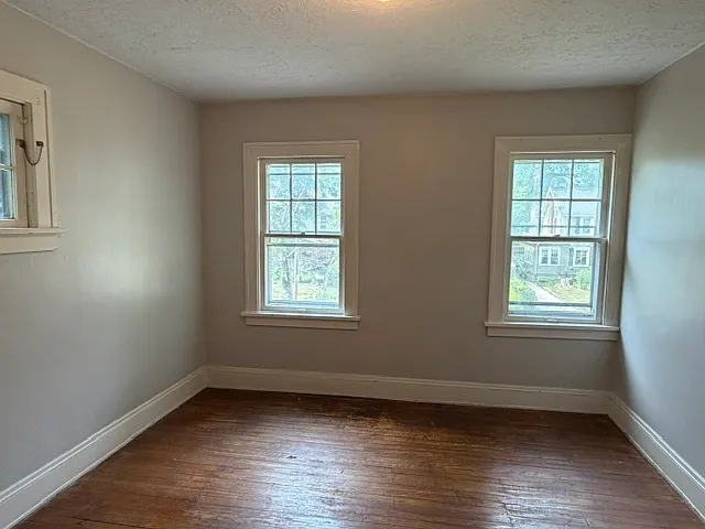3340 E Fairfax Rd — Photo 14