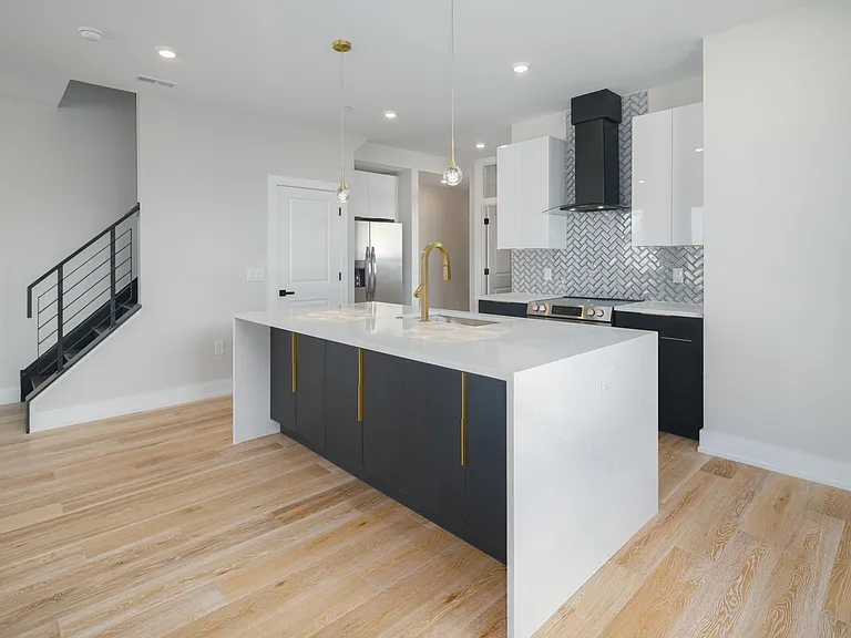 2731 W Jefferson St #4 — Photo 4